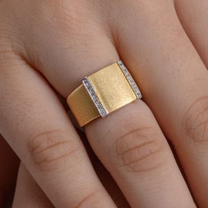 Anel Fosco Filete em Ouro 18K e Brilhantes