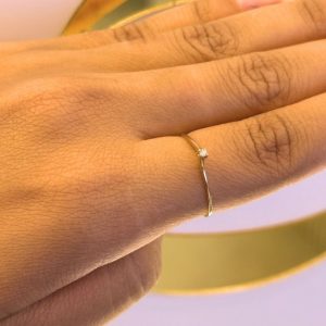 Anel Solitário Torcido em Ouro 18K